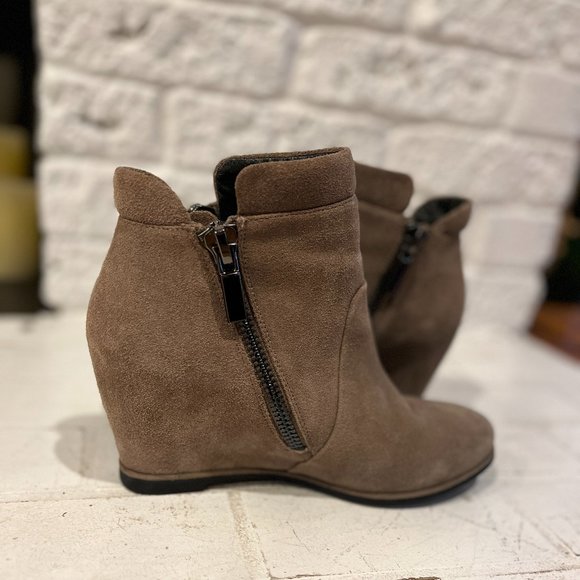 Kenneth Cole 'Vivian' Wedge Bootie, Size 6.5 Tan - Picture 5 of 14